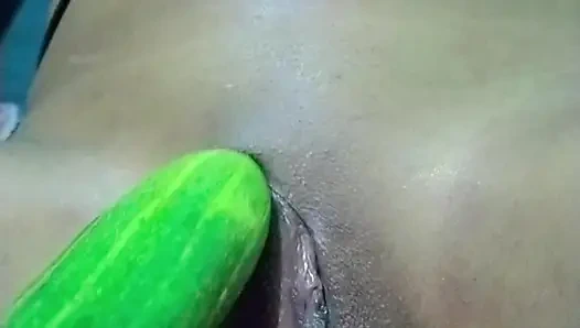 Meri evli kadın ne apni pyasi chut me dala bhot bada khira veya usko khira dal ke bhot maza aa raha tha agr ogo ko bhi