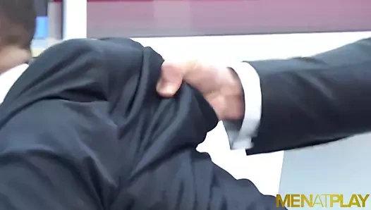 Menatplay businessman hector de silva sikikleri sebastian reiss