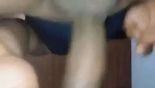 Karım evimizde komşusunun sikini sikiyor