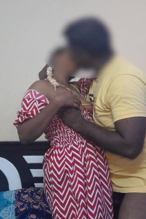 Ac Tamircisi Evli Orta Yaşlı Seksi Kadına Sikiş Hizmeti Veriyor