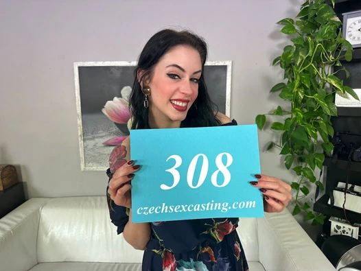 Kamera arkasında çalışmaktan kamera önünde çalışmaya geçti