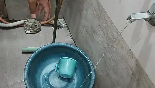 Duty se sidha Aakar nanga hokar nahane lag Gaya