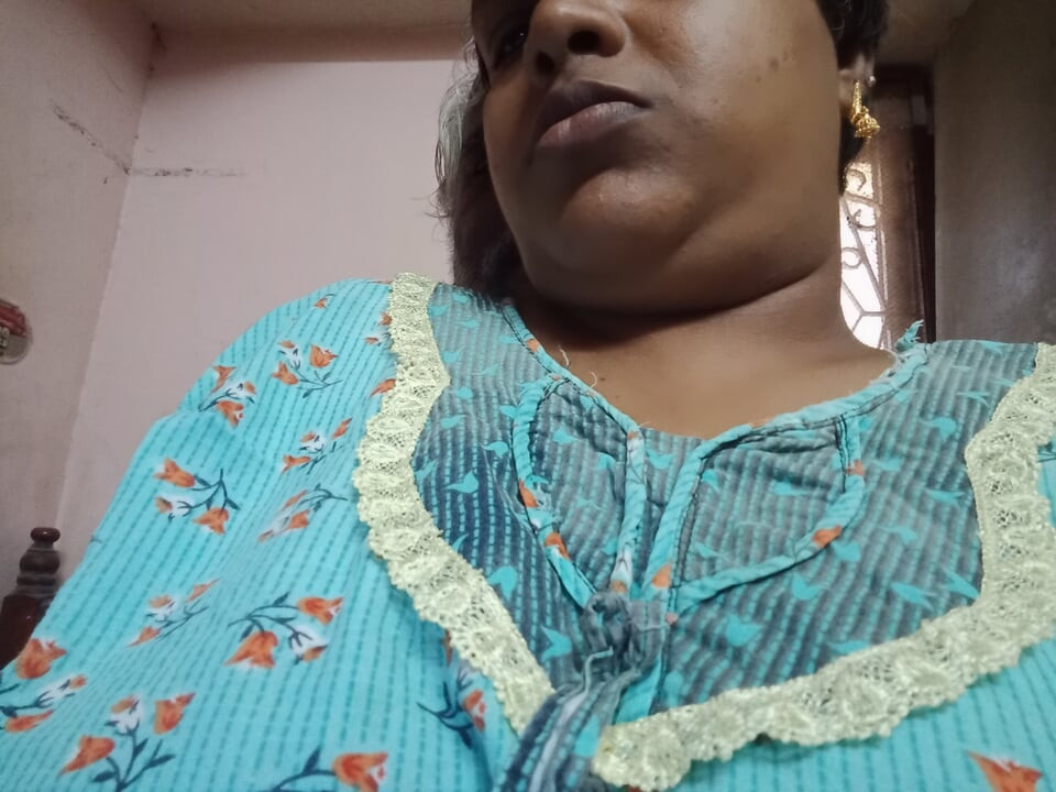 Karım Prema kadınlığını nazikçe okşuyor tamil oğlunun yanına çok yavaş gitti