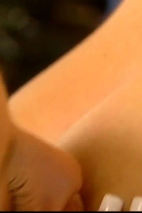 Bu iki lezbiyen sürtük yaraksız bile eğleniyor