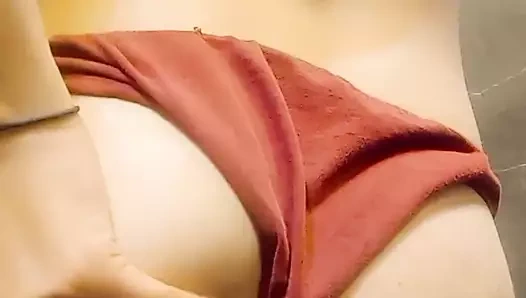 Hint seksi iska masturbates içinde ev