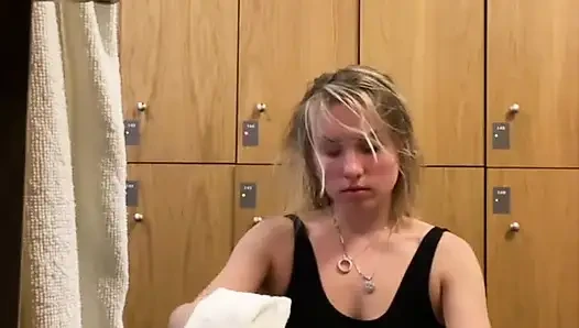 Soyunma odasından ve duşdan sonra seni benimle saunaya götüreceğim