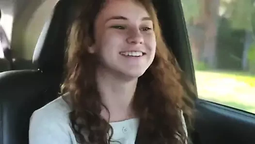 Sevimli berbat ona üvey için bir araba sürtük doggystyle