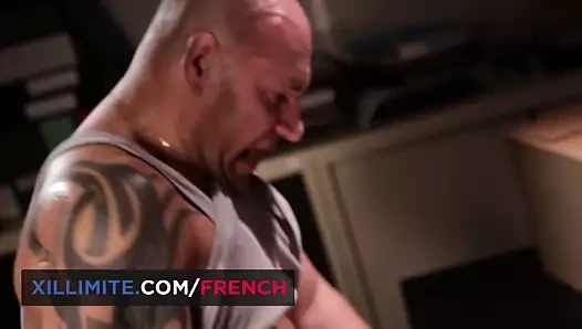 Sıcak esmer içinde çorap olduğunu gerçekten azgın