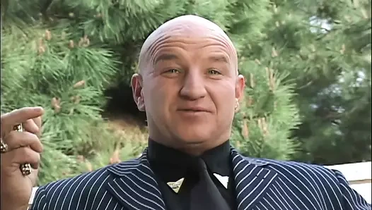 Beverly yarakları götüne bir yarak sokuyor ve çıkarıyor