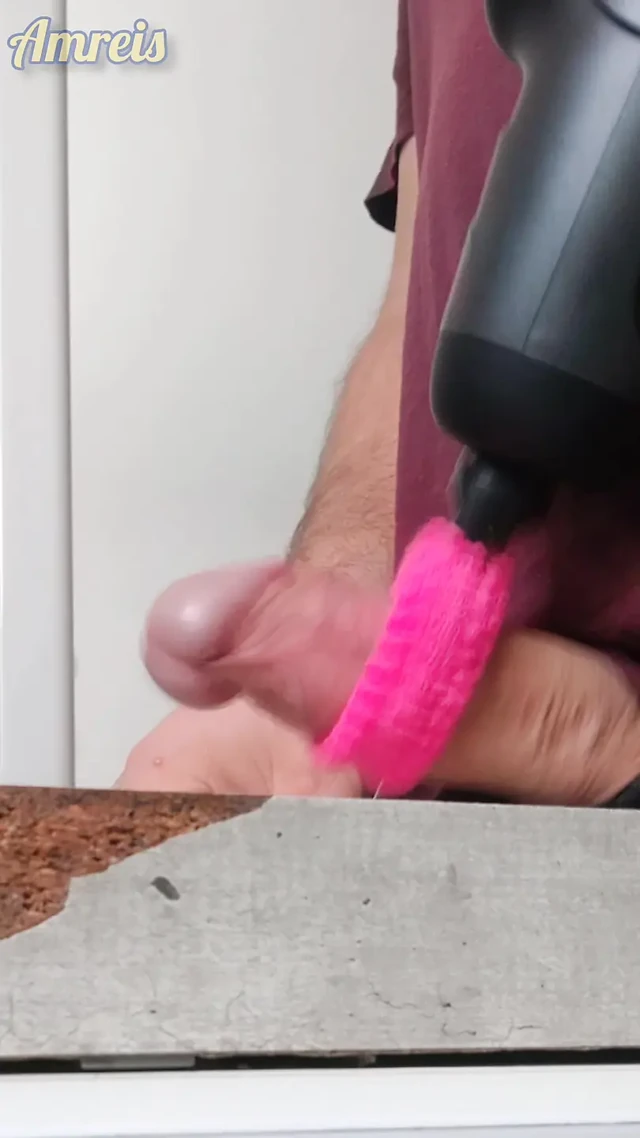 Massage vibration make me cum crazy on kitchen!