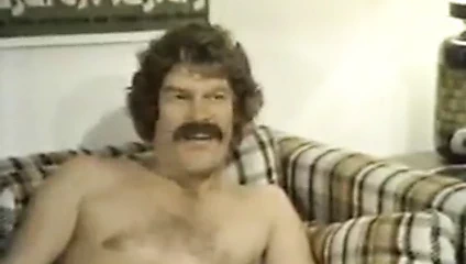 Lyn klasik sekste malone, dan roberts, joey silvera'yı kucaklıyor