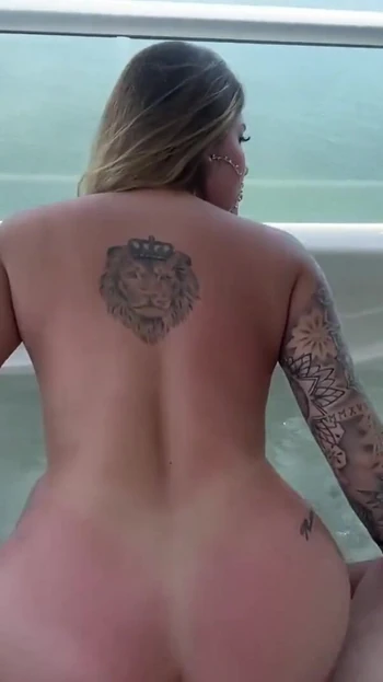 Незабываемый момент из "минета, глубокой глотки и глотания спермы с видом на море в Картахене - Блондинка Сара"