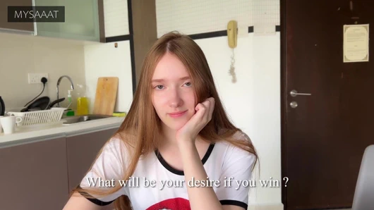 Üvey kız kardeş satrançta kayboldu ve amına iki kez boşalıyor