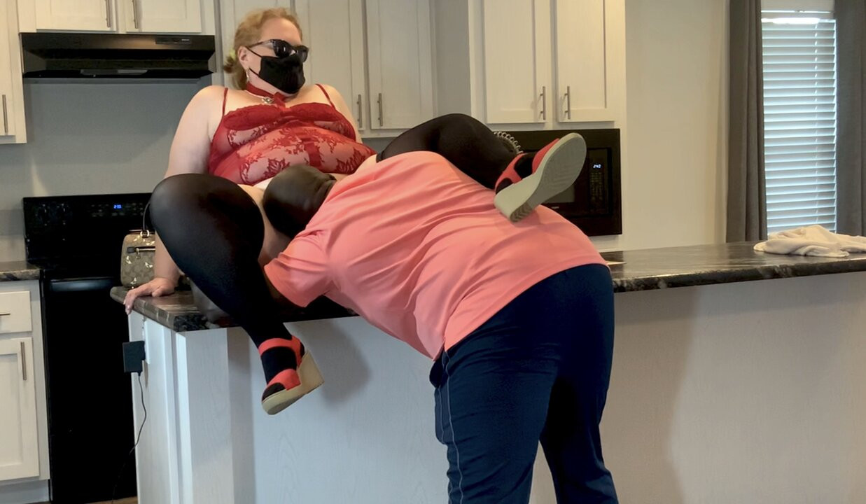 Sıcak azgın ssbbw sarışın milf emlakçı müşteriyle flört eder ve kedi içinde doggystyle Creampie alır, siyah horoz içeride cumming