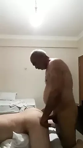 Rishu ki bua Sonu ko ghrpr aakr huka pine wale budhe n choda