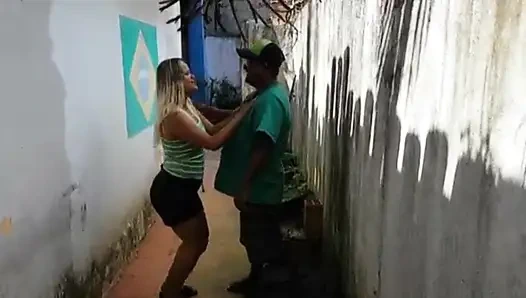 Öğle yemeği kutusunu emerek ödedim