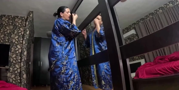 Sürtük geyşa fantezisi derin gırtlak, saten azdırma ve döl oyunu
