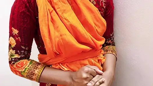 Karısı evde yokken çalışan kız amcığını sikiyor