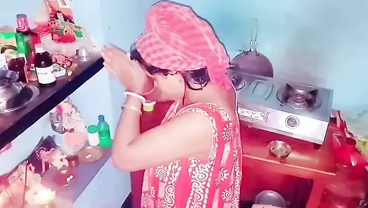 Kayınbiraderi göğüslerine bastırarak seks yapıyor