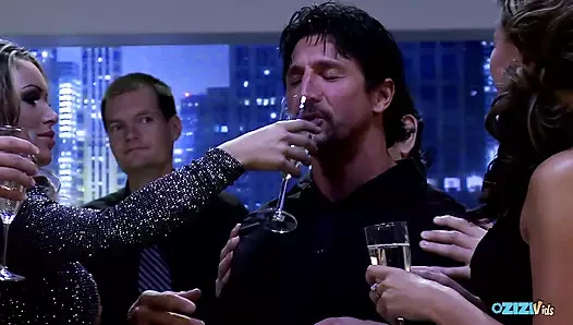 İyi görünümlü kızlar bazı büyük paylaşmayı seviyor