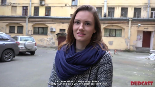 Güzel kız sözde ajan ile harika seks kandırdı