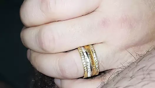 Üvey anne yatakta üvey oğlunun yarağını ellemeyi bırakmıyor