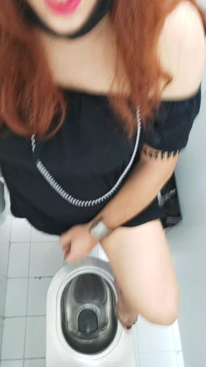 Joanalovets Mastürbasyon içinde bir umumi tuvalet
