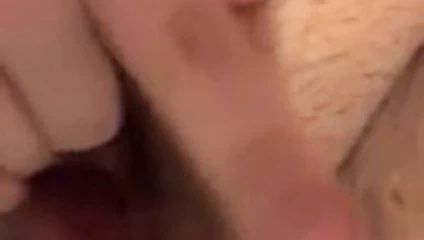 Sıkı ıslak kedi ovmak