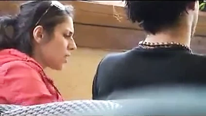 İsrailli kız zeytin sigara içiyor!