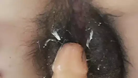 Evli kadın bir fahişe sikişiyor, sütle orgazm oluyor