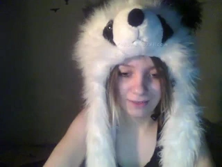 Kız bir sohbette iletişim kurar ve onu kedi sikikleri