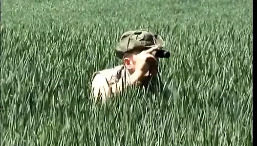 Sevimli sarışın emiyor, dışarıda sikiliyor, göğüslerine boşalıyor