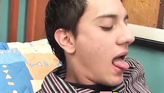 Latino twinks var alma dönüşler nailing onların pislikler derin