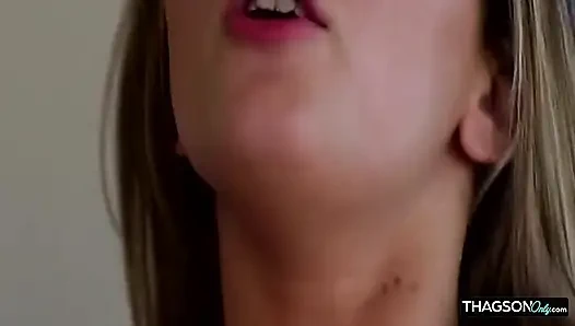 Sarışın hatun ıslak anal seansında genişliyor