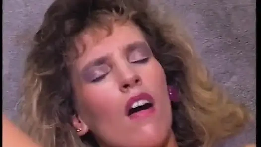 Azgın klasik orta yaşlı seksi kadın sikiliyor