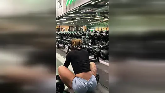 18 yaşındaki kız tiktok meydan okuması sırasında yanlışlıkla ıslak amını gösteriyor
