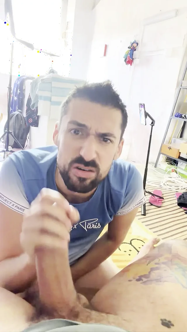 Büyük yaraklı ateşli baba büyük götlü sert kadın çocuğu sikiyor