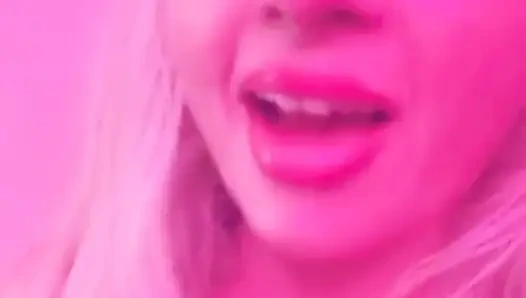 Üvey anne senin için sürtükle dans ediyor