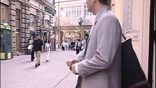 Çok seksi büyük memeli sarışın kızın götünü sikiyor... ağzına boşalma