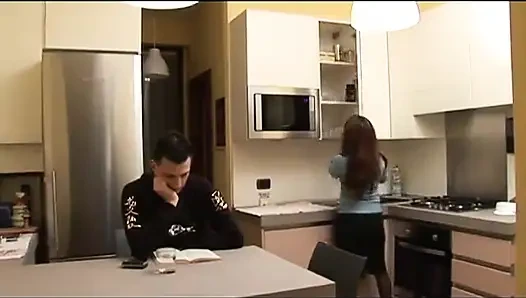 Geleneksel ailelerin hikayeleri - racconti di famiglie all'antica (tam porno film)