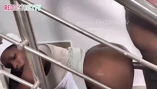 Yarağıma nasıl gırtlağına kadar binileceğini biliyor ve beni içinde patlamak istemeye zorluyor ne kadar mükemmel bir hizmetçi