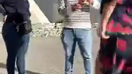 Kız arkadaş oğluna kızgın (novia enojada con su chico)