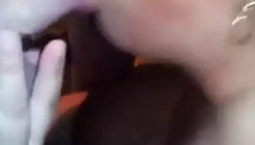 Budapesti magyar ringyo 2 faszt szopik