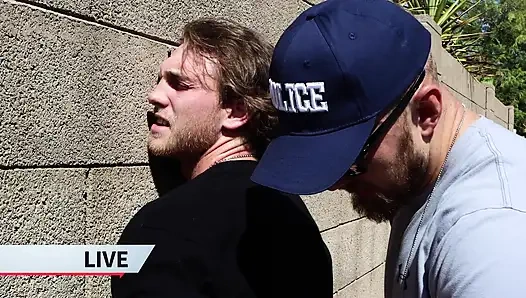 Kenzie Love en sevdiği üvey babasını sikiyor. O da öyle düşündü.