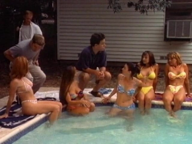 Bikinili dedektifler -- 90'ların nadir seks komedisi