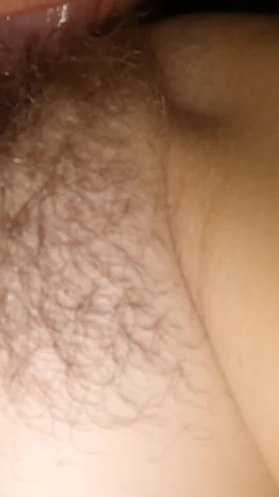 Волнующий момент из "Удивительное поедание волосатой киски и анальный трах языком - экстремальный крупным планом АСМР очко и лизание киски"