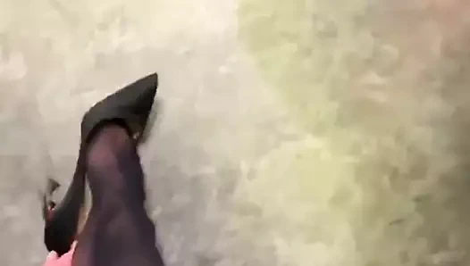 Stilettos'ta naylon ayaklar