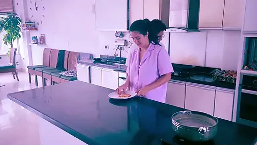 – Arkadaşım karıma yardım ediyor çünkü boğuluyor.