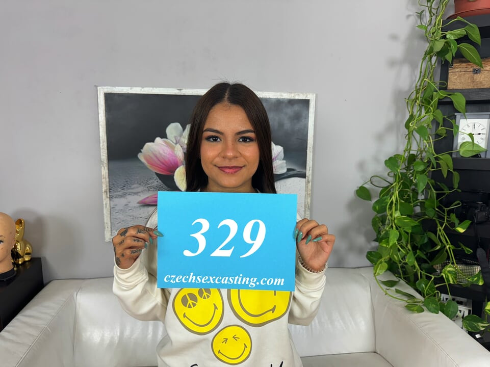 Sevimli ve seksi latin kadının hiçbir engeli yok
