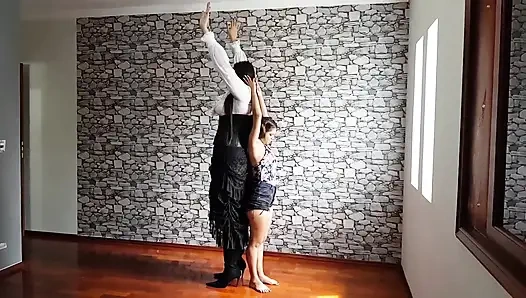 Amazon dev kız ve seksi sıska köle tarafından derin eller dev stajyer